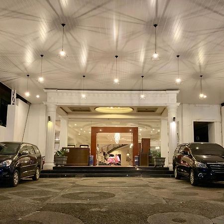 Crown Hotel Tanjung Selor Eksteriør bilde