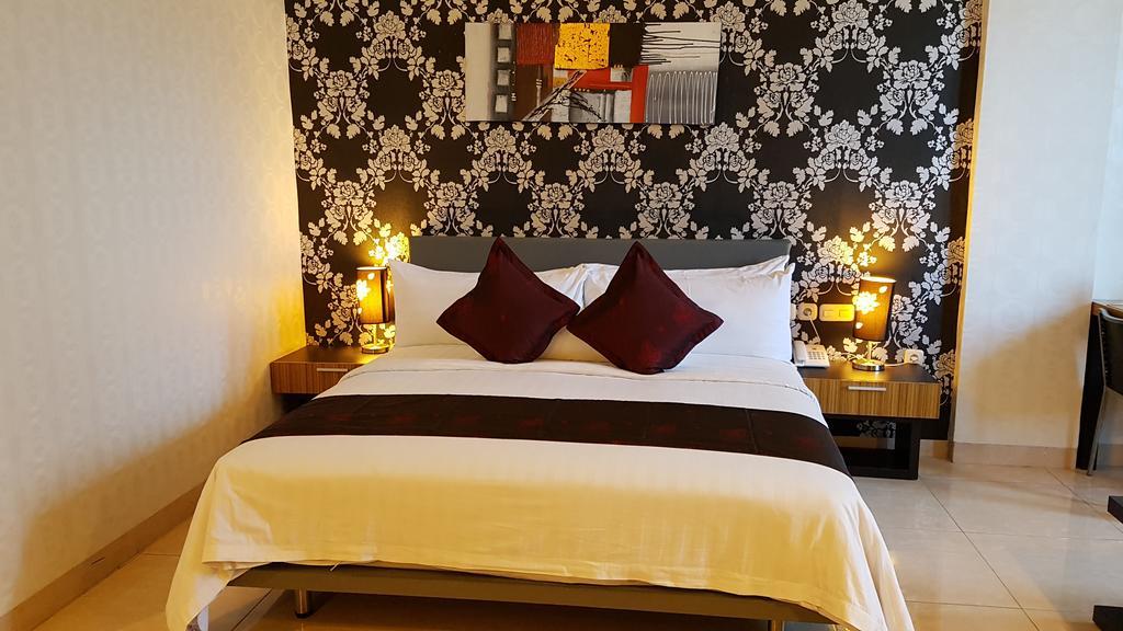 Crown Hotel Tanjung Selor Eksteriør bilde