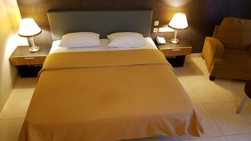 Crown Hotel Tanjung Selor Eksteriør bilde