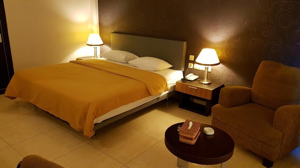 Crown Hotel Tanjung Selor Eksteriør bilde