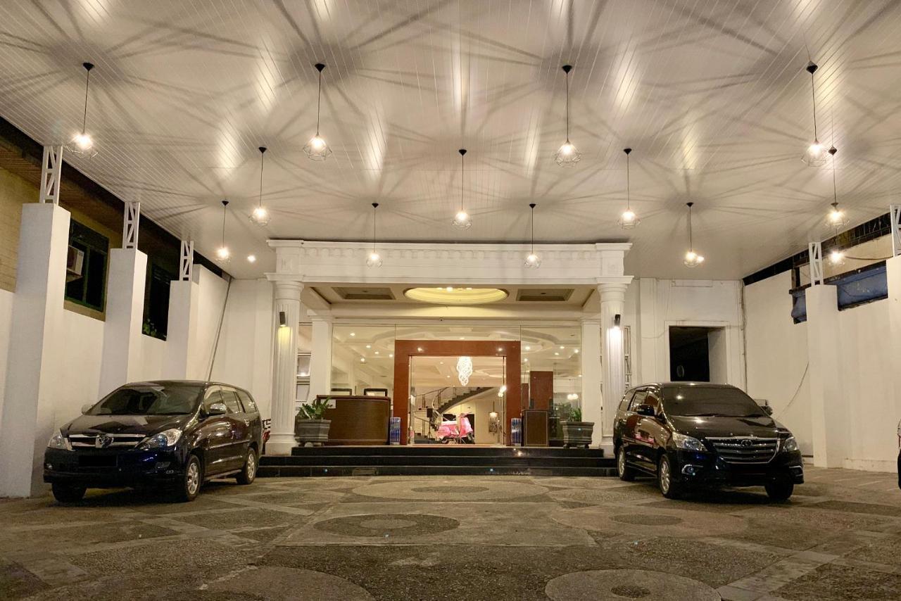Crown Hotel Tanjung Selor Eksteriør bilde